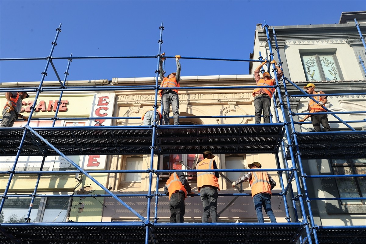 Edirne'de, Saraçlar Caddesi Sokak Sağlıklaştırma Projesi başladı. Cephe sürekliliğinin ve...