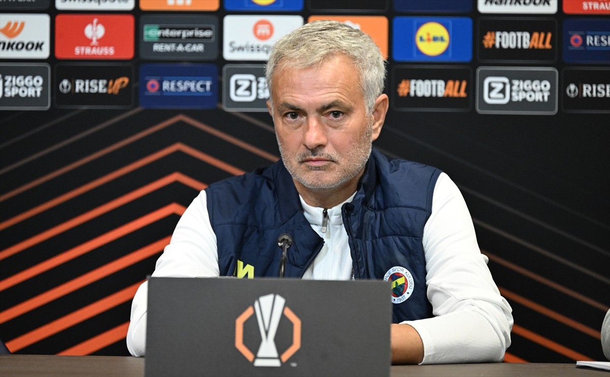 Fenerbahçe Teknik direktörü Jose Mourinho, UEFA Avrupa Ligi’ndeki Twente-Fenerbahçe maçı sonrası...