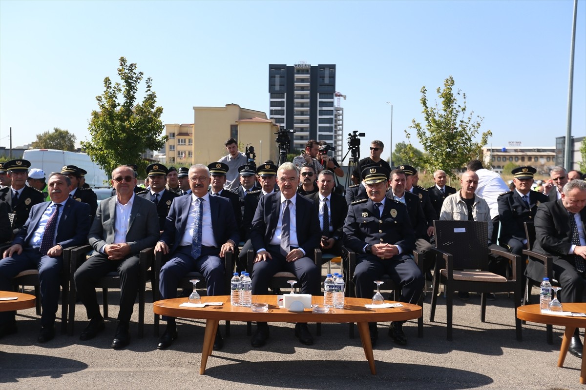 İçişleri Bakanlığınca, Bursa İl Emniyet Müdürlüğüne tahsis edilen 235 yeni aracın teslim töreni...