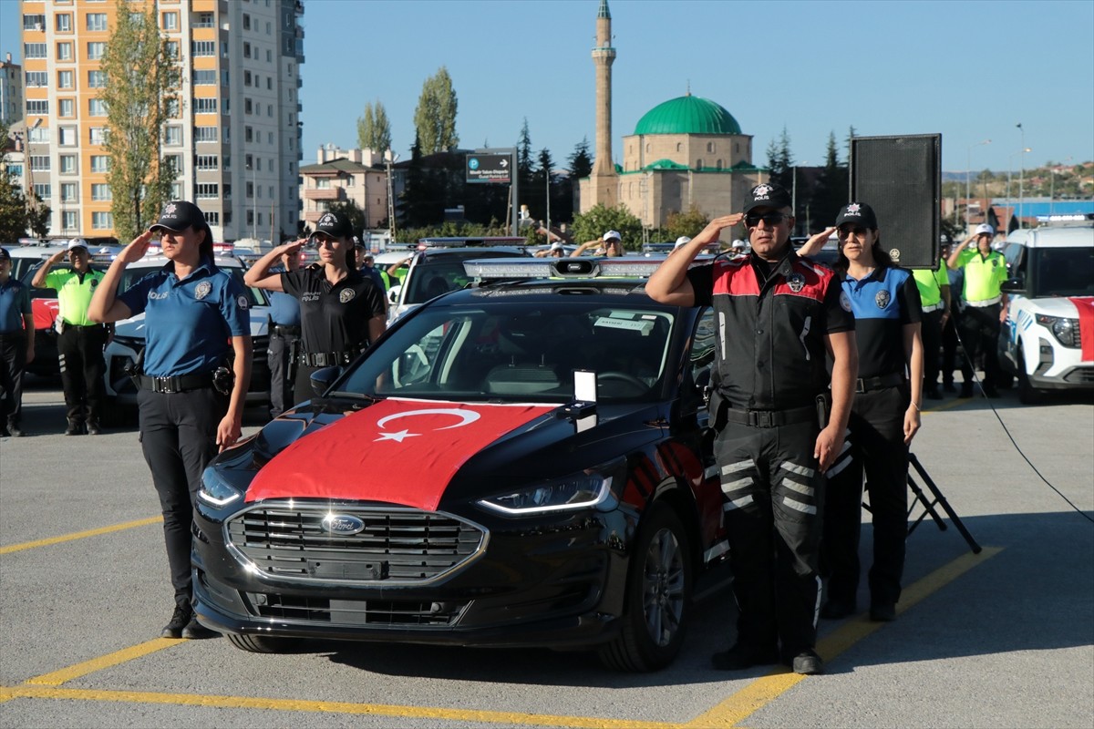 İçişleri Bakanlığınca Kayseri İl Emniyet Müdürlüğüne tahsis edilen 244 yeni aracın teslim töreni...