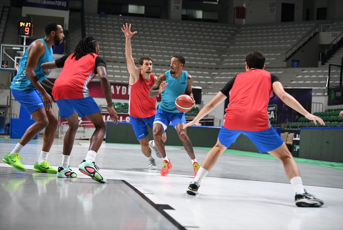 Türk basketboluna yıllardır hizmet veren ve adeta "ekol" haline gelen takımlardan olan TOFAŞ...