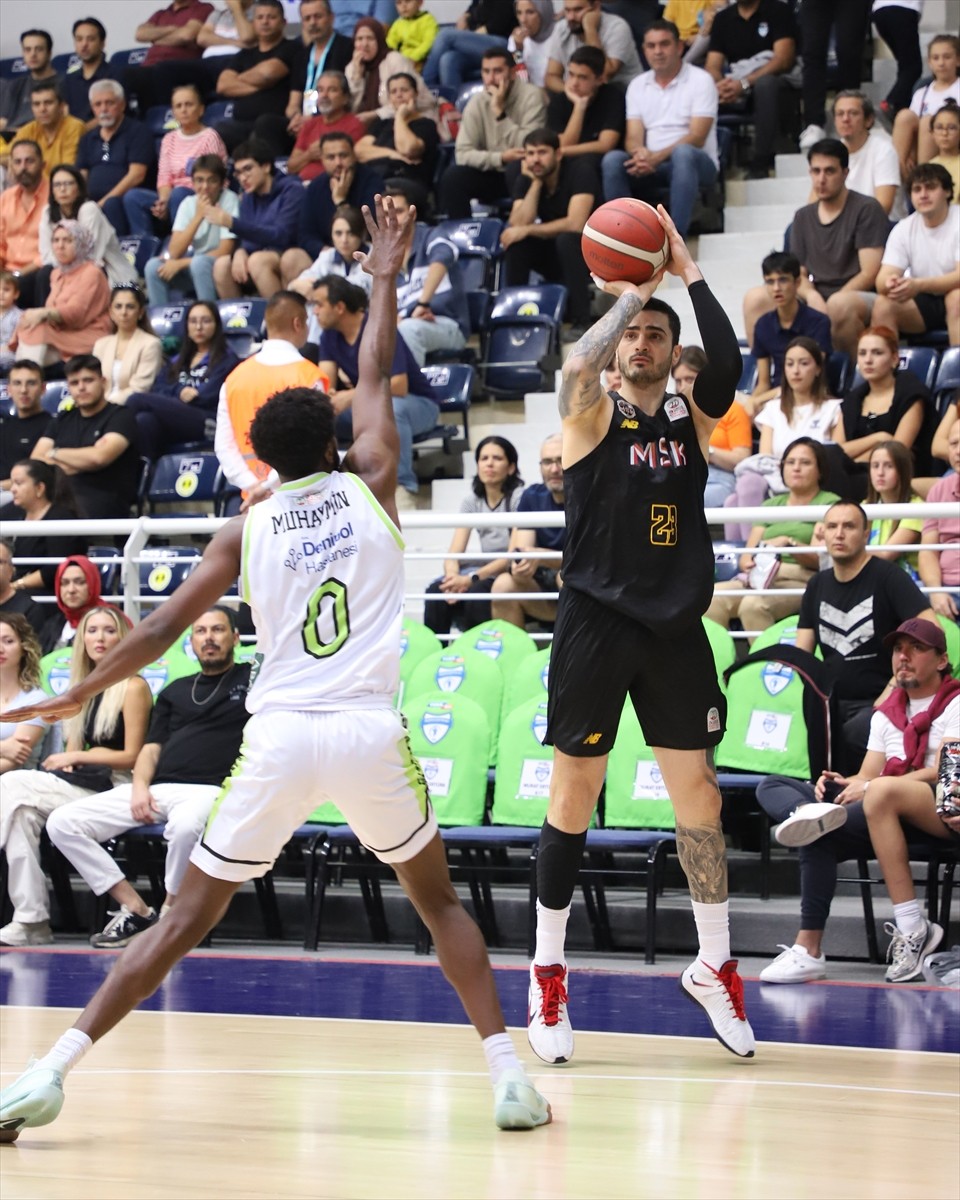 Türkiye Sigorta Basketbol Süper Ligi'nin 1. haftasında Yukatel Merkezefendi Belediyesi Basket ile...