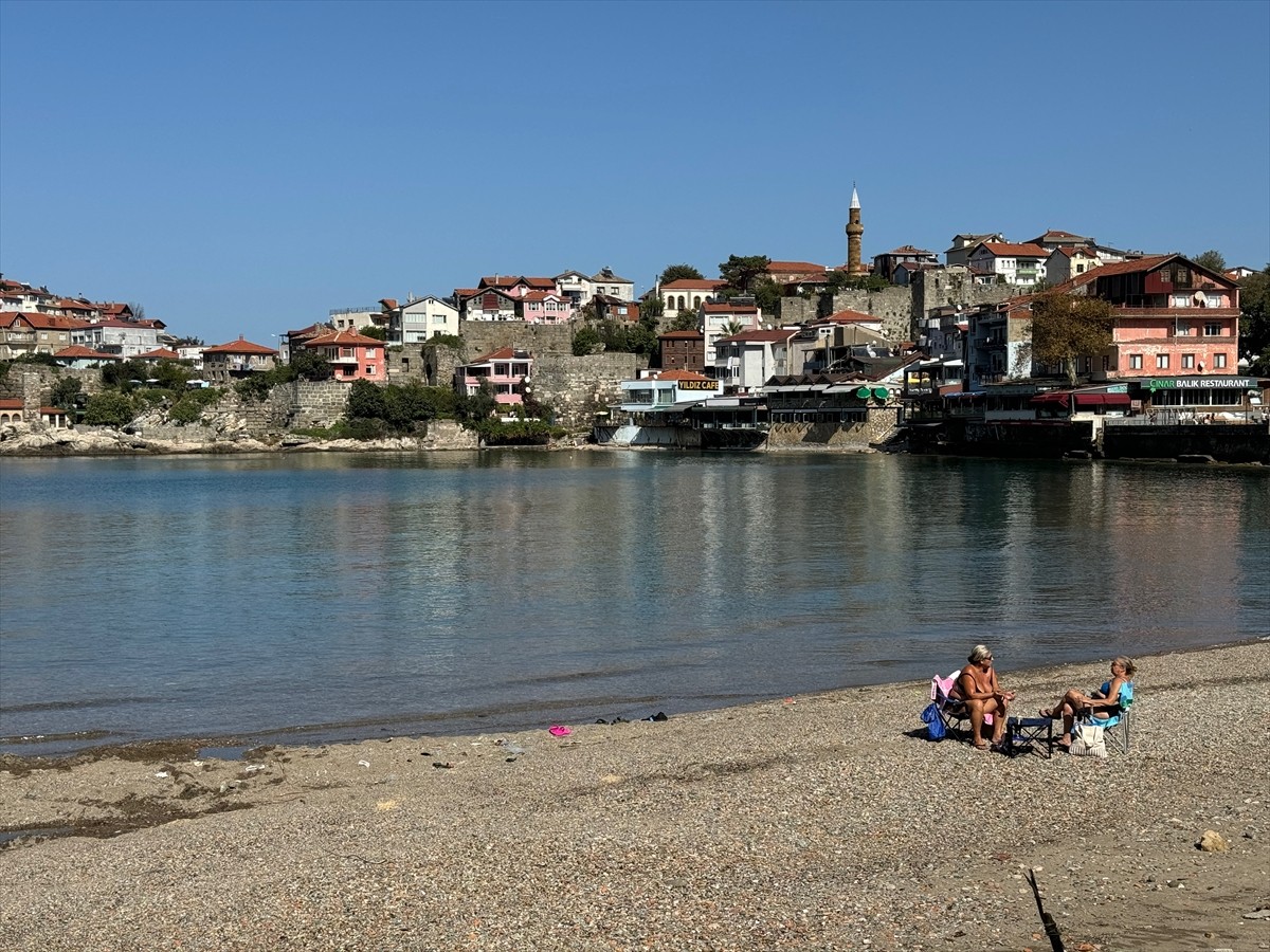 Bartın'ın Amasra ilçesi, hafta başında yaşanan fırtına ve şiddetli yağışların ardından hava...