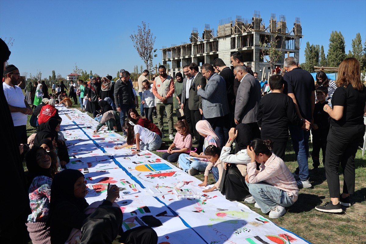 Iğdır'da İsrail’in Gazze’ye yönelik saldırılarını protesto etmek ve Gazzeli çocuklara destek olmak...