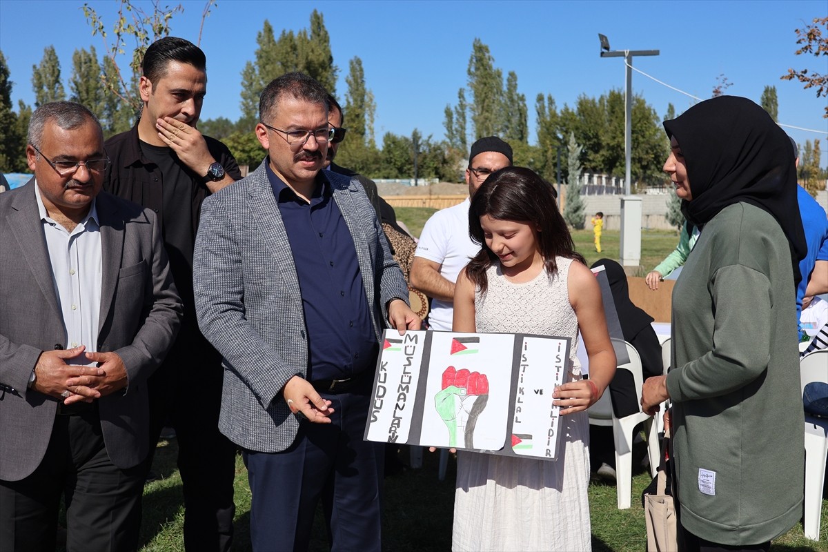 Iğdır'da İsrail’in Gazze’ye yönelik saldırılarını protesto etmek ve Gazzeli çocuklara destek olmak...