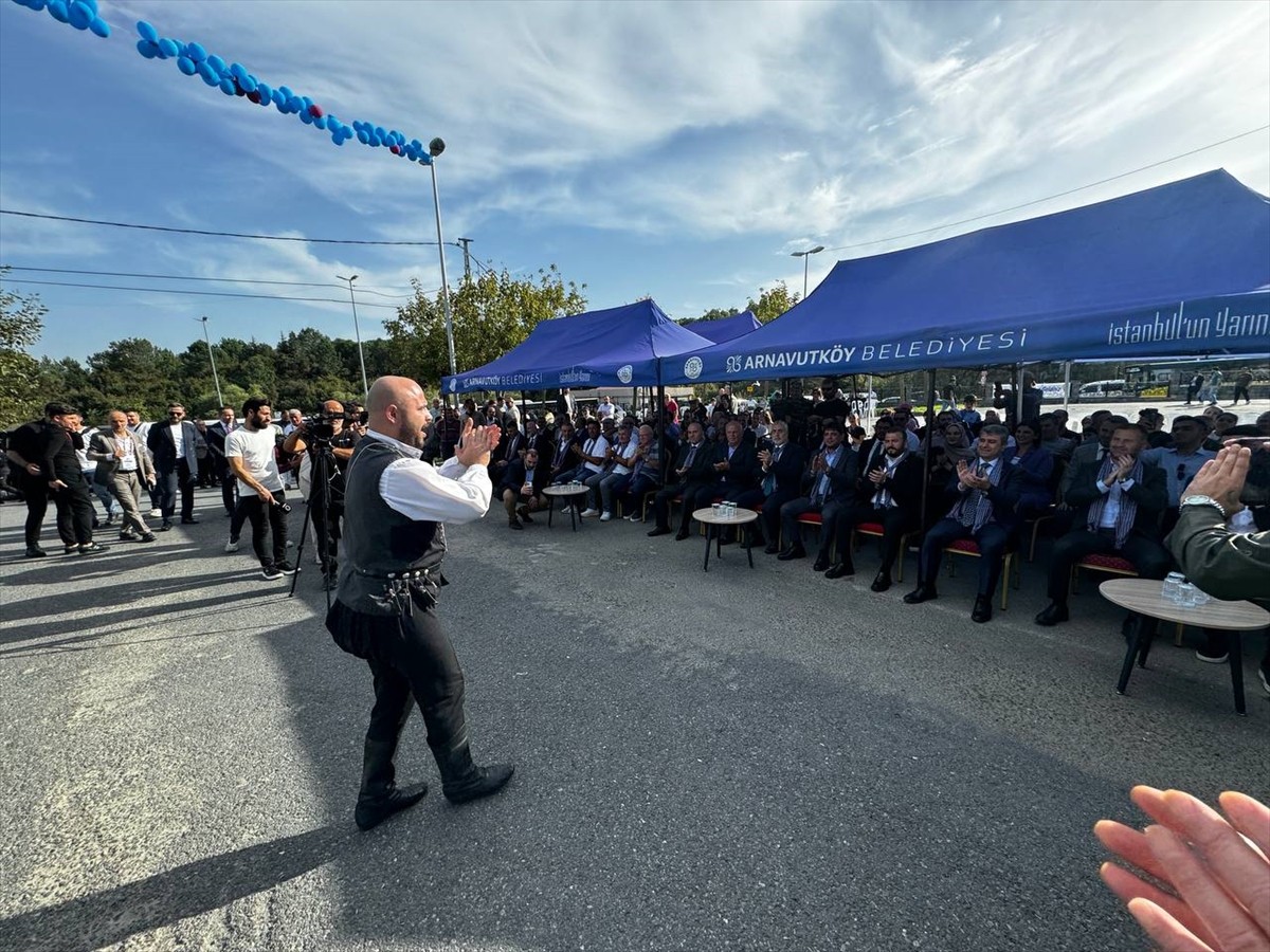 İstanbul Arnavutköy'de düzenlenen "Trabzon Günleri" etkinliğine katılan Çalışma ve Sosyal Güvenlik...