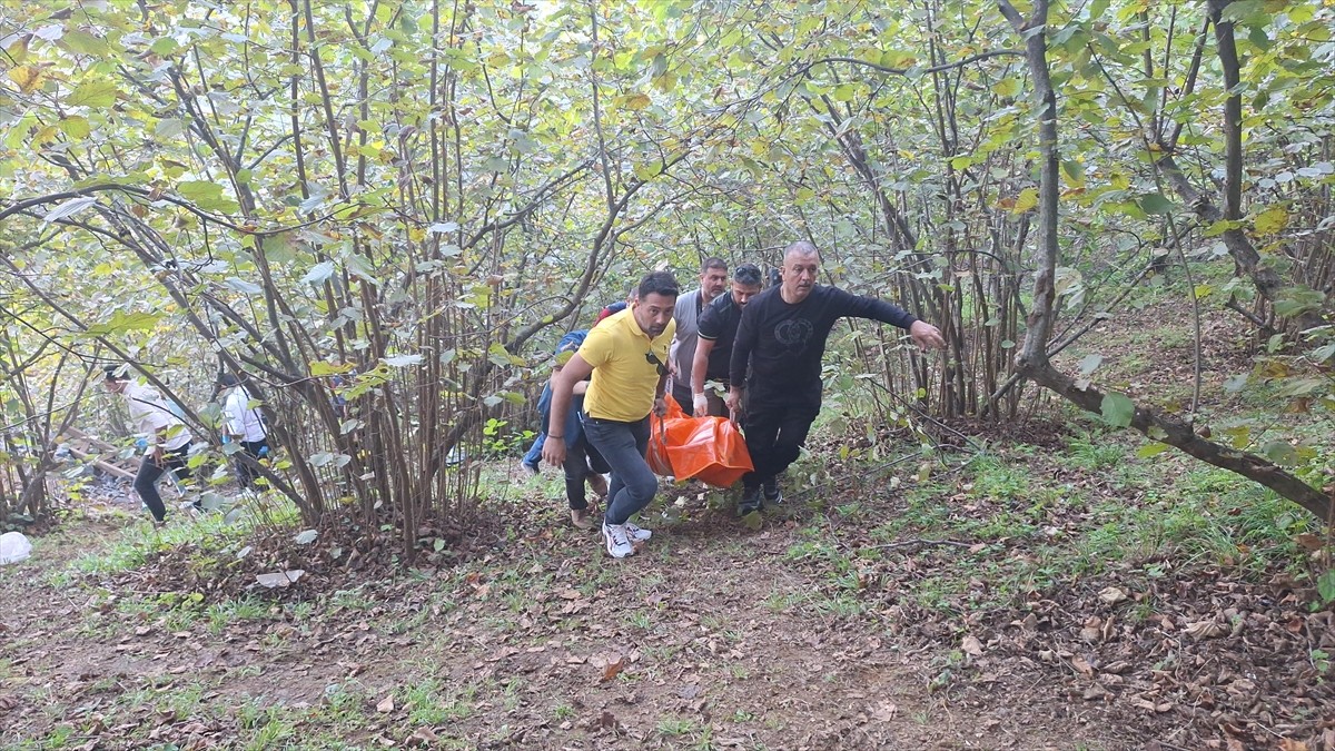 Samsun'un Bafra ilçesinde kaçak kazı yaparken gazdan zehirlendiği değerlendirilen 2 kişiden biri...