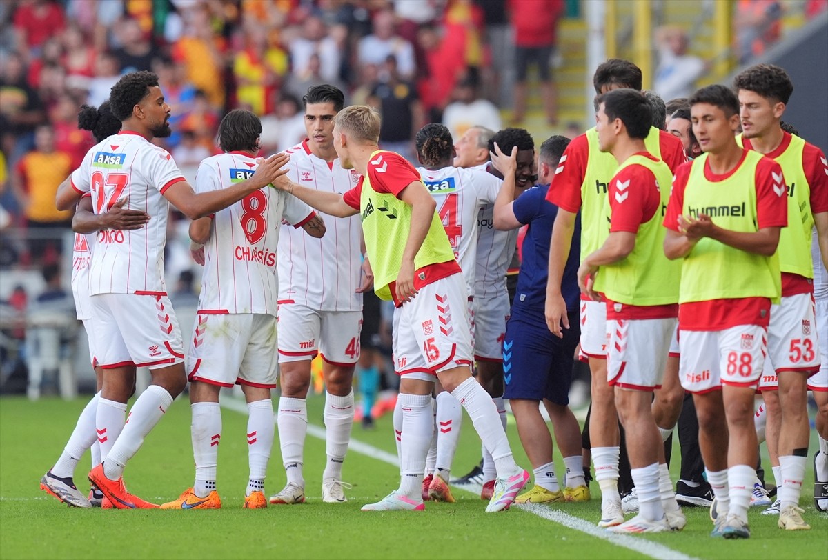 Trendyol Süper Lig’in 8. haftasında Göztepe ile Net Global Sivasspor Gürsel Aksel Stadı’nda...