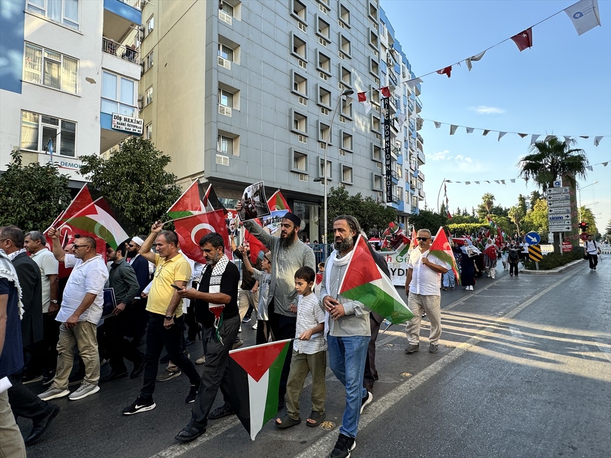 Antalya, Isparta ve Burdur'da vatandaşlar, İsrail'in Filistin'e yönelik saldırılarını protesto...