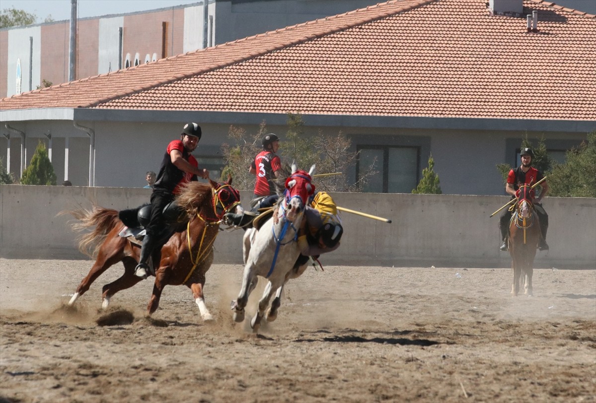 Atlı Cirit 2024 Sezonu Esat Akdağ 1. Ligi Kırmızı Grup müsabakaları Kayseri'de yapıldı. Kayseri...