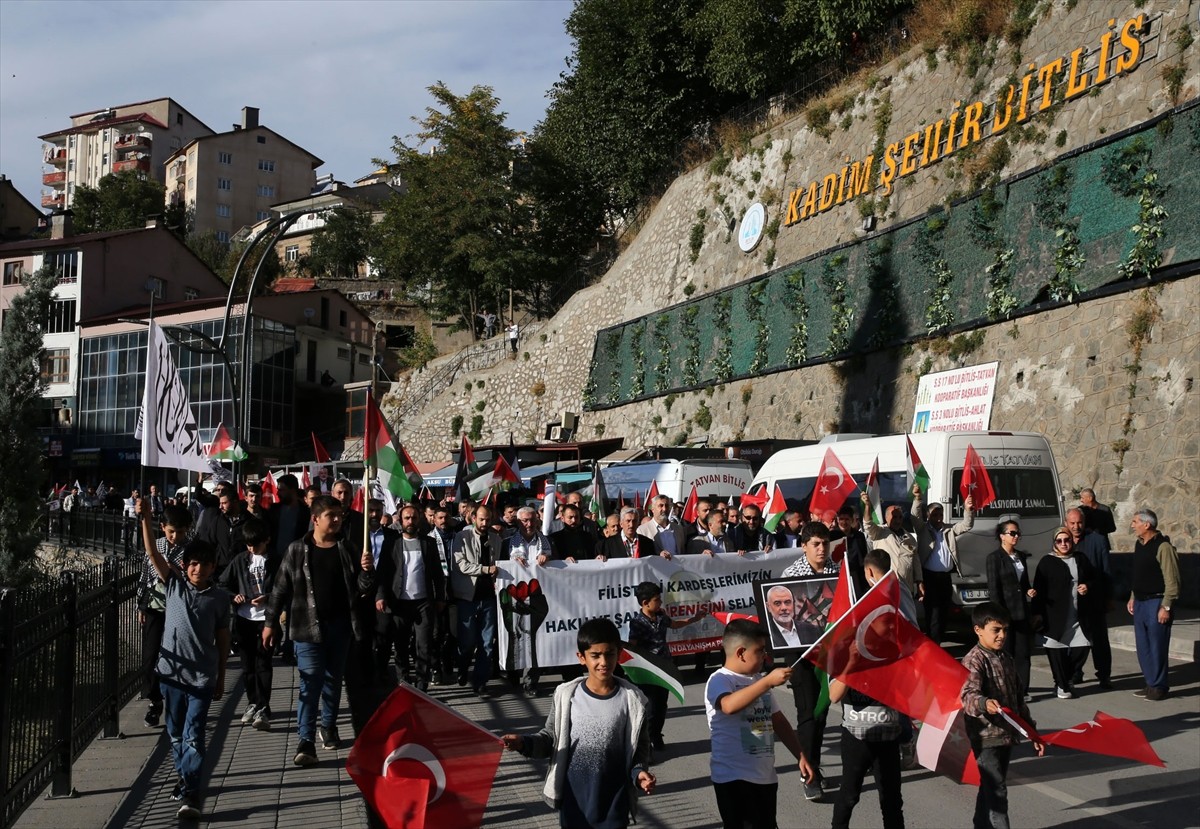 Bitlis'te İsrail'in Gazze'ye yönelik saldırılarına tepki amacıyla yürüyüş düzenlendi, basın...