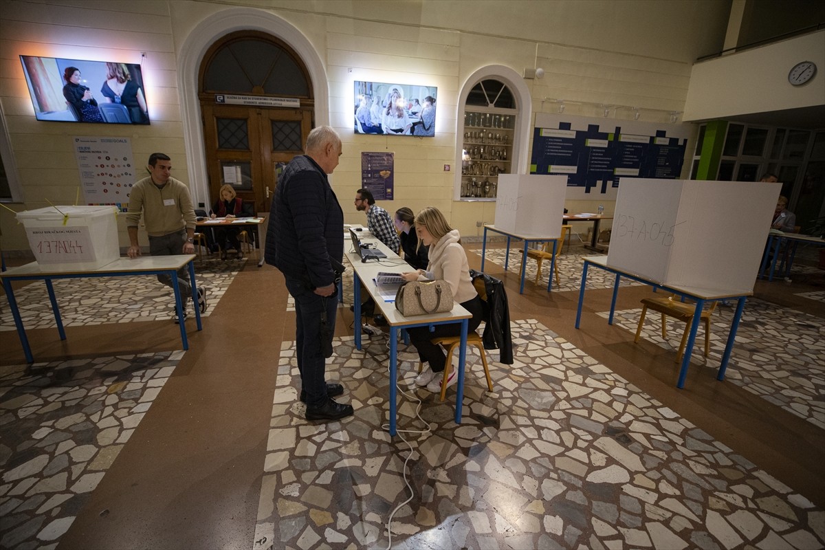 Bosna Hersek'te halk, yerel idarecileri belirlemek için oy kullanmaya başladı. Bosna Hersek'teki...