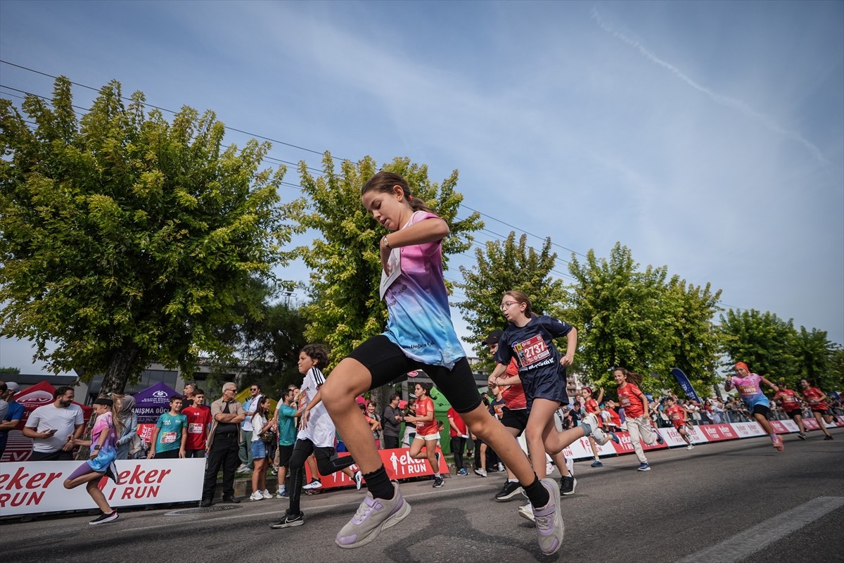 Bursa'da 11'incisi düzenlenen "Eker I Run Koşusu", 5 bin sporcunun katılımıyla...