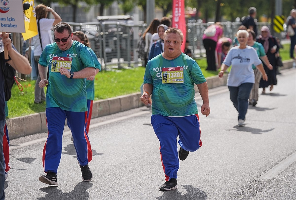 Bursa'da 11'incisi düzenlenen "Eker I Run Koşusu", 5 bin sporcunun katılımıyla...