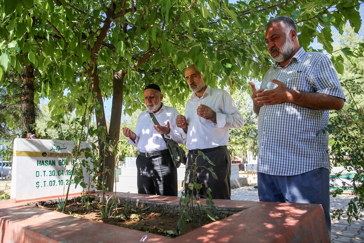 Diyarbakır'da merkez Bağlar ilçesinde bir dernek tarafından hazırlanan kurban eti paketlerini...