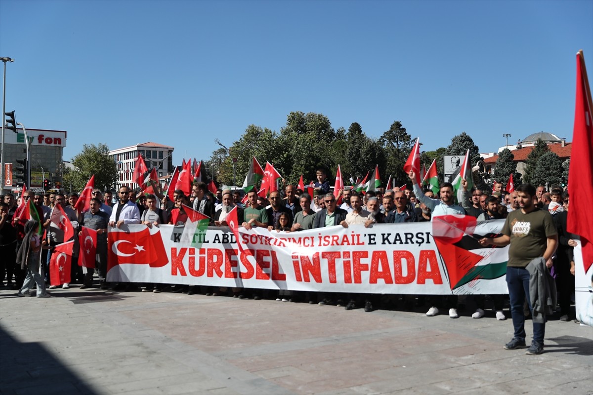 Erzincan'da İsrail'in Filistin'e yönelik saldırıları protesto edildi. Kentte öğle namazı sonrası...