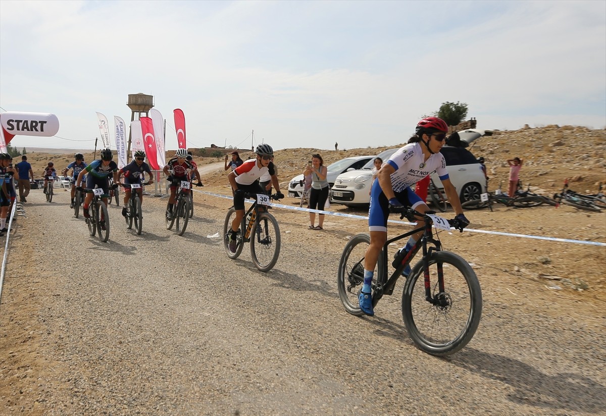 Mardin'in tarihi Dara Antik Kenti'nde Uluslararası Mardin MTB Cup Dağ Bisikleti Yarışları...