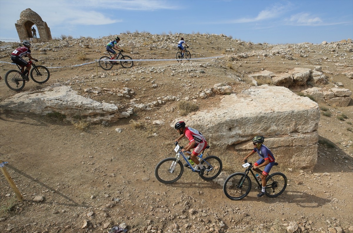 Mardin'in tarihi Dara Antik Kenti'nde Uluslararası Mardin MTB Cup Dağ Bisikleti Yarışları...