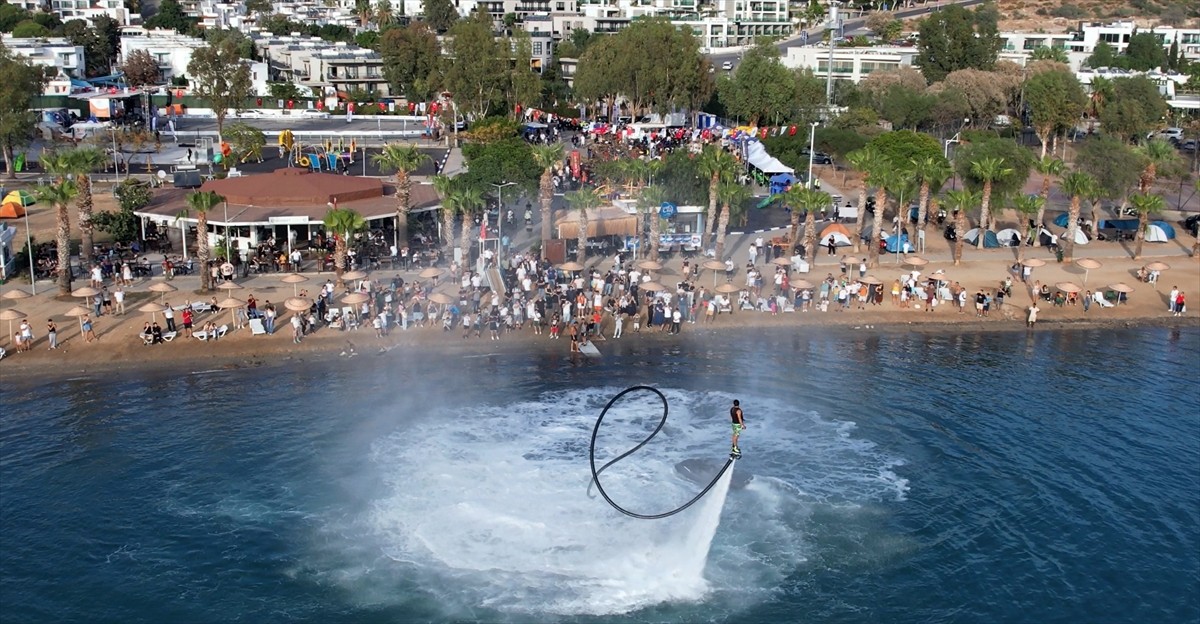 Muğla'da "Uluslararası Bodrum Motofest" sona erdi. Motosiklet akrobasi şampiyonu Birkan Polat da...