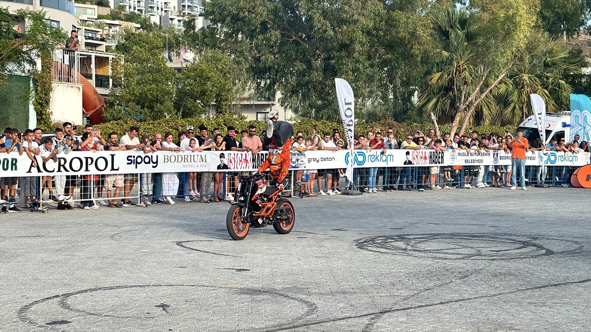 Muğla'da "Uluslararası Bodrum Motofest" sona erdi. Motosiklet akrobasi şampiyonu Birkan Polat da...