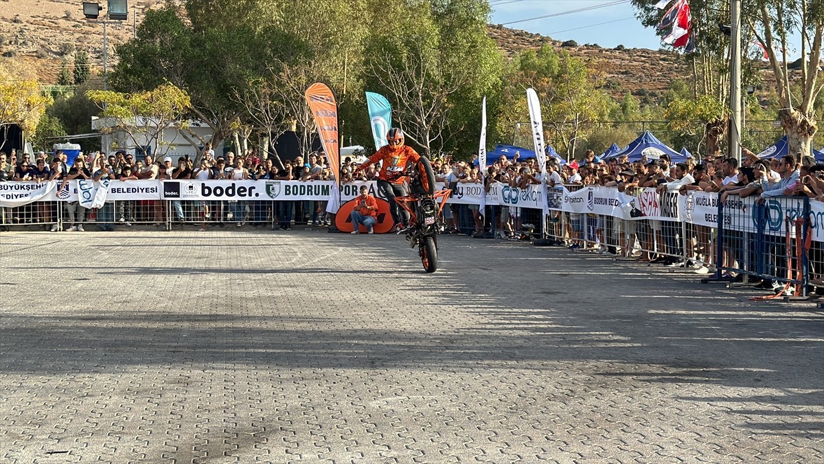 Muğla'da "Uluslararası Bodrum Motofest" sona erdi. Motosiklet akrobasi şampiyonu Birkan Polat da...