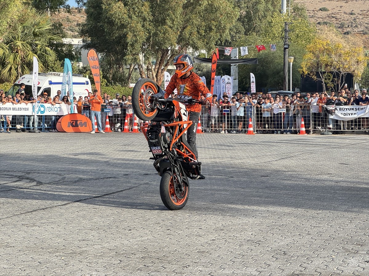 Muğla'da "Uluslararası Bodrum Motofest" sona erdi. Motosiklet akrobasi şampiyonu Birkan Polat da...