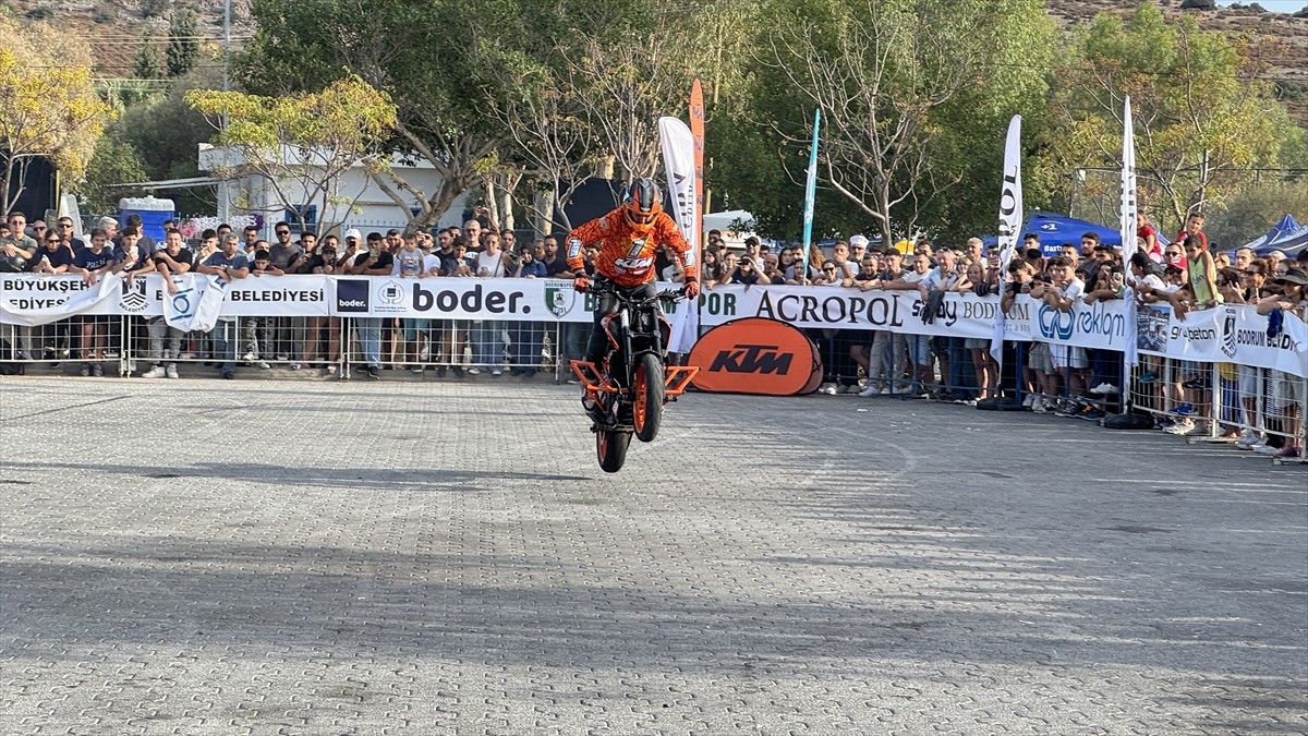 Muğla'da "Uluslararası Bodrum Motofest" sona erdi. Motosiklet akrobasi şampiyonu Birkan Polat da...