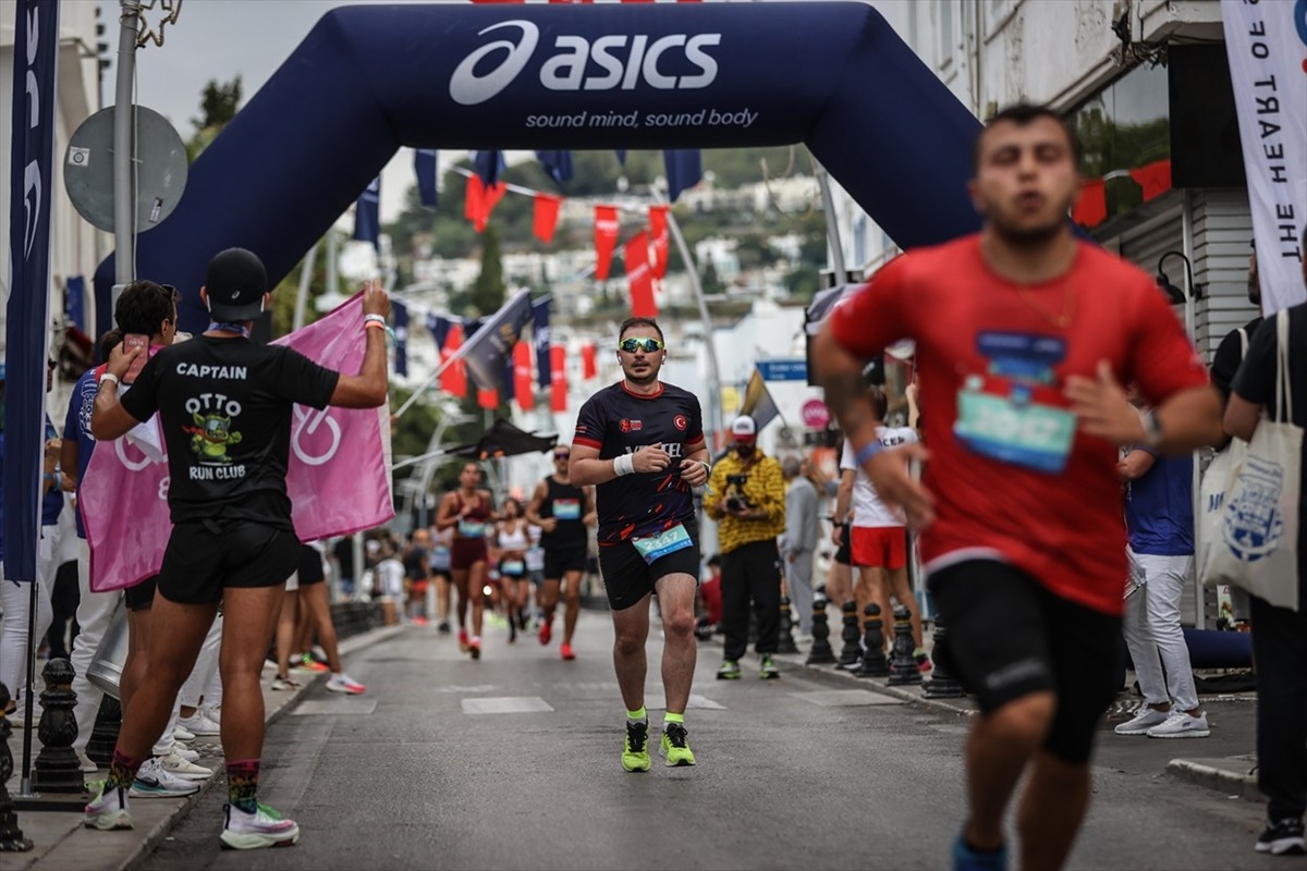 Muğla'nın Bodrum ilçesinde 7'incisi düzenlenen Intersport Asics Bodrum Yarı Maratonu koşuldu....