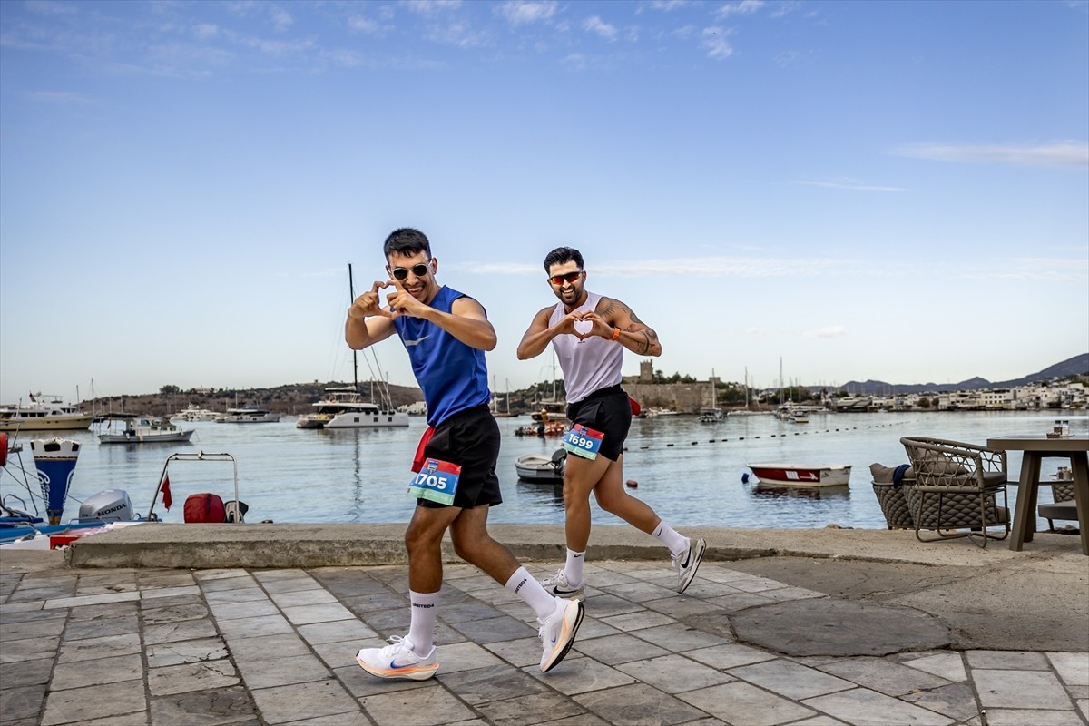 Muğla'nın Bodrum ilçesinde 7'incisi düzenlenen Intersport Asics Bodrum Yarı Maratonu koşuldu....