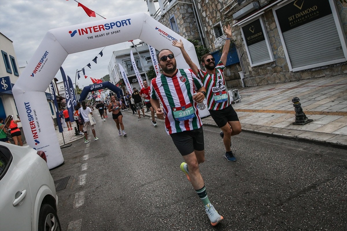 Muğla'nın Bodrum ilçesinde 7'incisi düzenlenen Intersport Asics Bodrum Yarı Maratonu koşuldu....