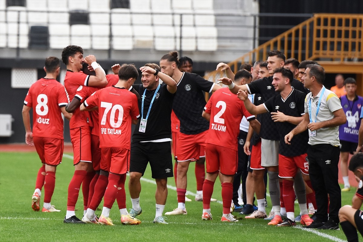 Trendyol 1. Lig’in 8. haftasında Manisa FK ile Gençlerbirliği, Manisa 19 Mayıs Stadı’nda...