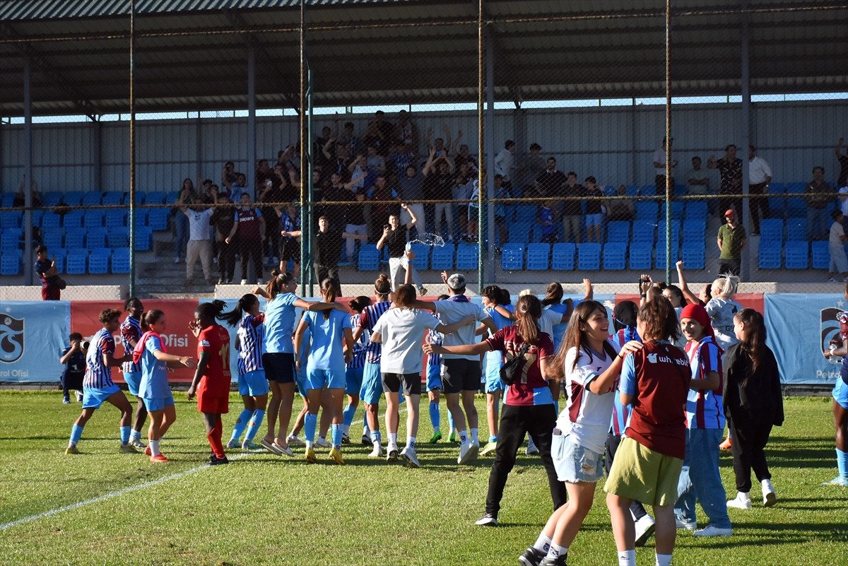 Turkcell Kadın Futbol Süper Ligi'nin 5. haftasında Trabzonspor Petrol Ofisi ile Amed Sportif...