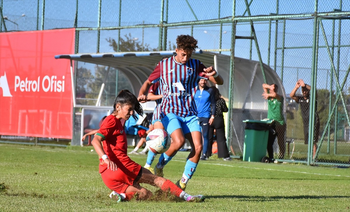 Turkcell Kadın Futbol Süper Ligi'nin 5. haftasında Trabzonspor Petrol Ofisi ile Amed Sportif...