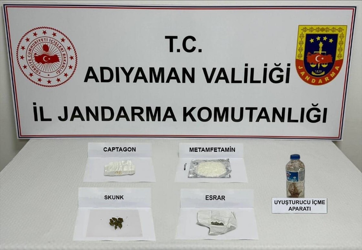 Adıyaman'da uyuşturucu satıcılarına yönelik operasyonda 12 şüpheli yakalandı. Operasyonda 6 gram...