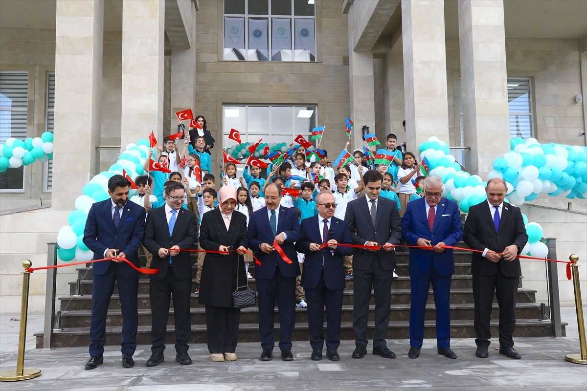 Azerbaycan Uluslararası Maarif Okulları'nın Bakü'de inşa edilen yeni kampüsü açıldı. 