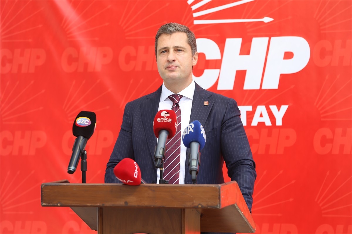 CHP Genel Başkan Yardımcısı ve Parti Sözcüsü Deniz Yücel, Hatay'ın Arsuz ilçesindeki Füsun Sayek...