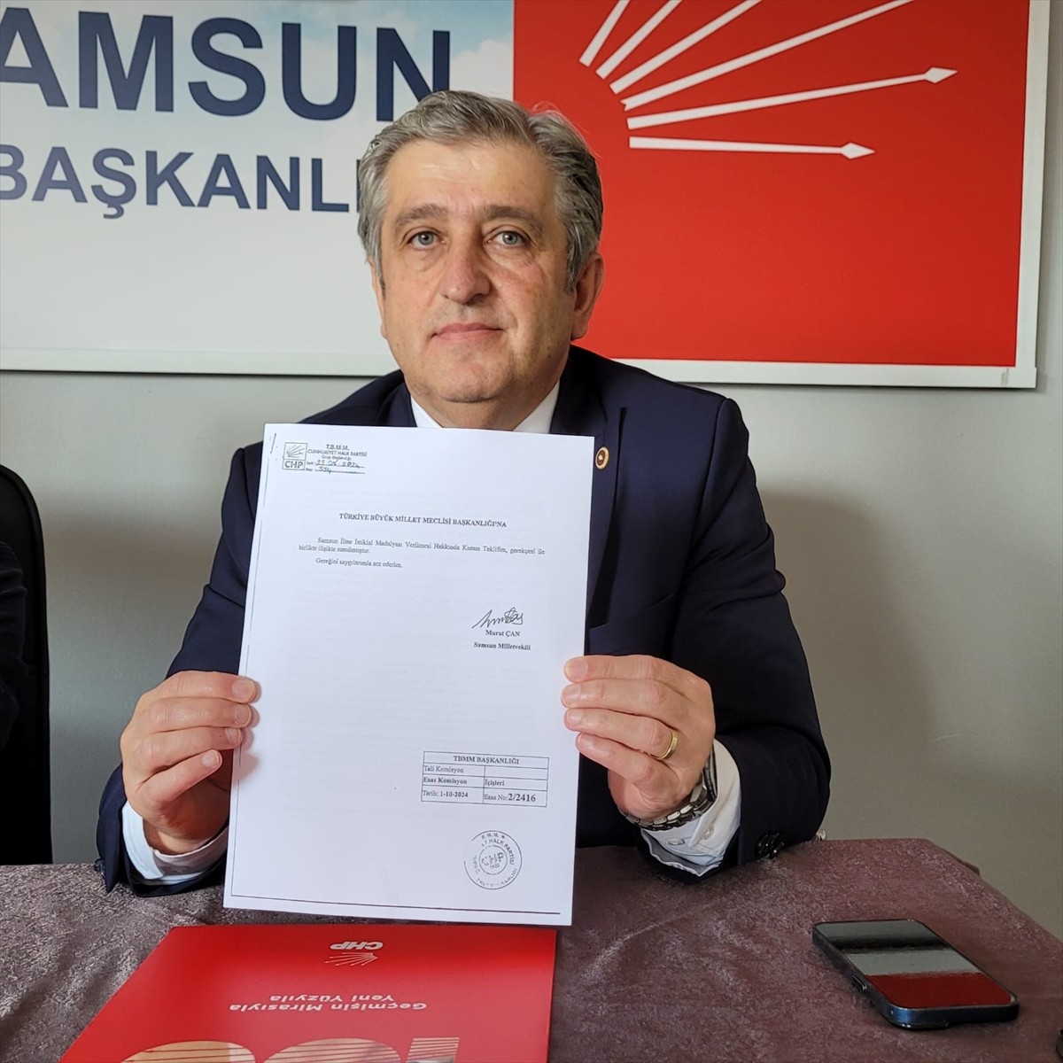 CHP Samsun Milletvekili Murat Çan, partisinin Samsun İl Başkanlığı'nda düzenlediği basın...