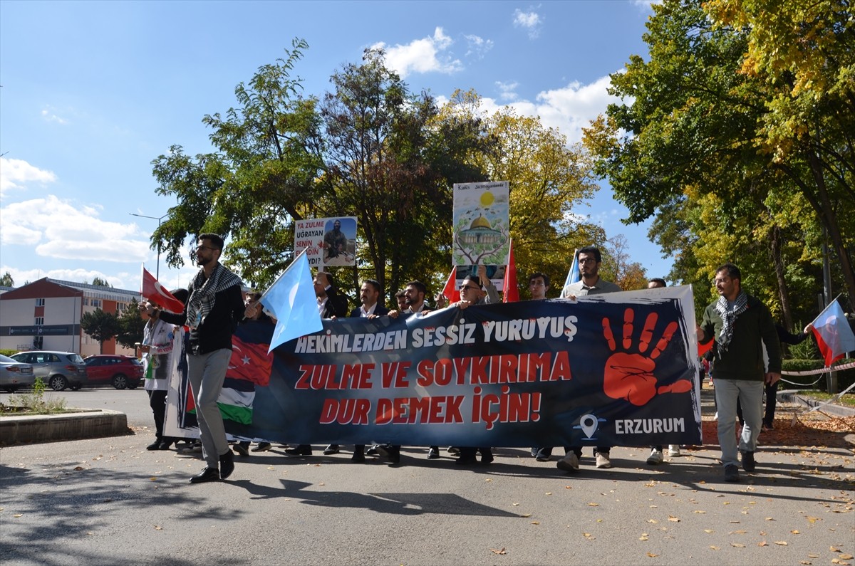 Erzurum'da, İsrail'in Filistin'e yönelik saldırıları protesto edildi. Erzurum’da Atatürk...