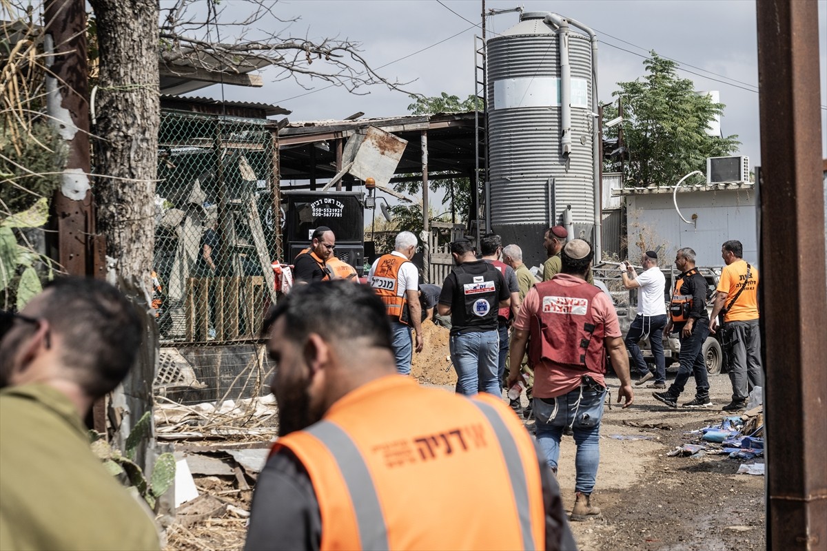 İsrail ordusu, Gazze Şeridi'nden sınırdaki bölgelere doğru 4 roket fırlatıldığını belirtti....