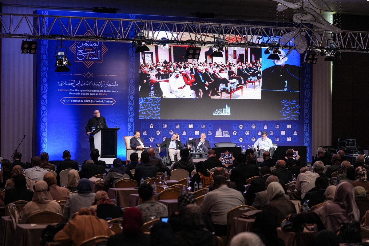 İstanbul'da bir otelde düzenlenen "Ümmetin Uyanış Öncüsü Filistin" başlıklı 7. Kuala Lumpur Forumu...