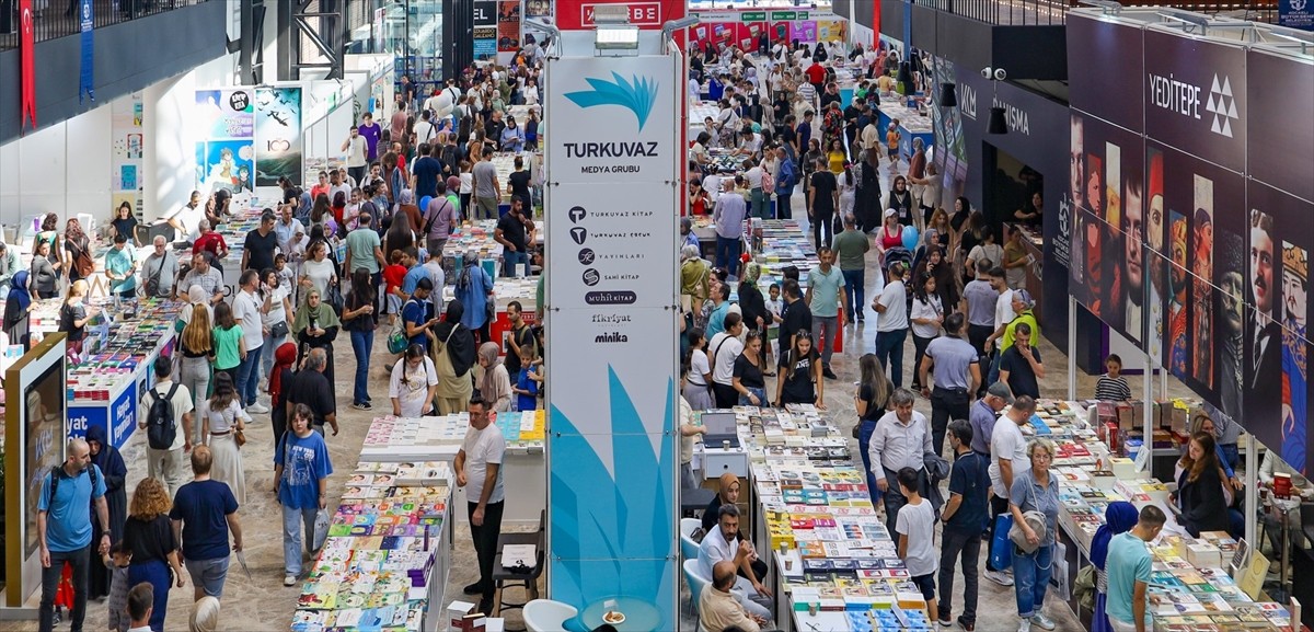 Kocaeli Büyükşehir Belediyesince "Savaşın ve Acının Edebiyatı" temasıyla düzenlenen 14. Kocaeli...