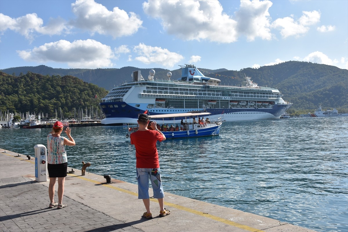 Malta bayraklı "Marella Discovery" adlı kruvaziyer, çıktığı tur kapsamında "ana liman" olarak...