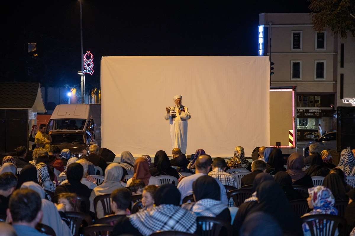 Sakarya'da, Filistin'e destek ve İsrail'in Gazze'ye yönelik saldırılarına tepki amacıyla çadır...