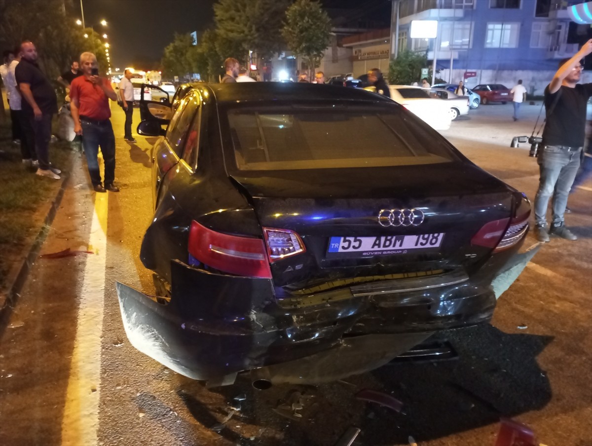 Samsun’un Çarşamba ilçesinde meydana gelen zincirleme trafik kazasında 13 kişi yaralandı.