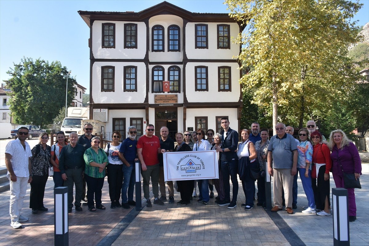 Türkiye Gezginler Kulübü üyeleri Sinop'un Boyabat ve Gerze ilçelerini ziyaret ederek, tarihi ve...