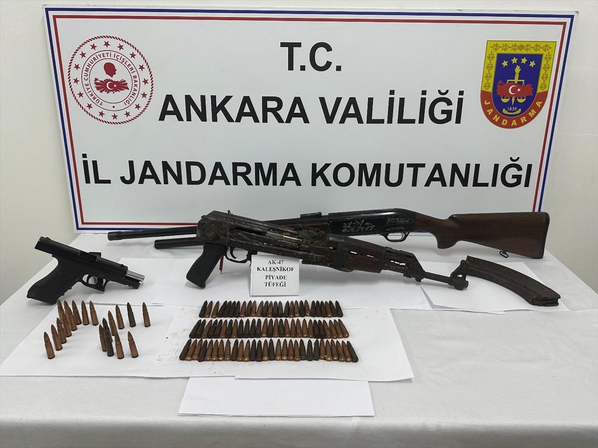 Ankara'da, jandarma ekiplerince kumarhane olarak kullanıldığı değerlendirilen çiftlik evine...