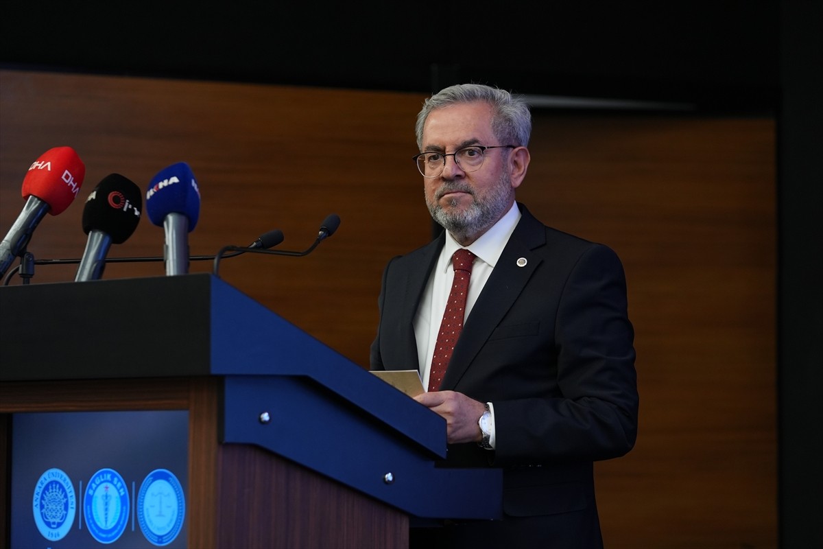 Sağlık-Sen'in ev sahipliğinde Ankara Üniversitesi ve Ankara 2 No'lu Barosu işbirliğiyle "Sağlık...