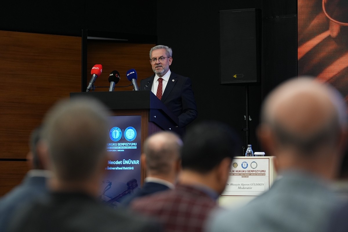 Sağlık-Sen'in ev sahipliğinde Ankara Üniversitesi ve Ankara 2 No'lu Barosu işbirliğiyle "Sağlık...