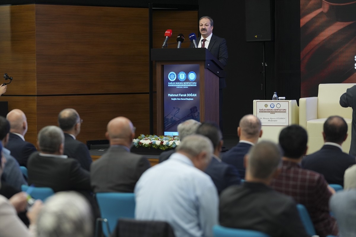 Sağlık-Sen'in ev sahipliğinde Ankara Üniversitesi ve Ankara 2 No'lu Barosu işbirliğiyle "Sağlık...