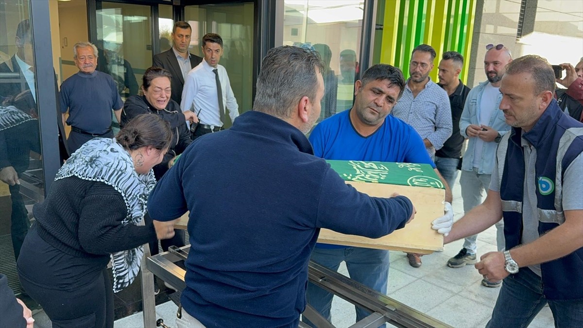 Tekirdağ'da cinsel istismara uğrayan ve darbedilen 2 yaşındaki Sıla bebeğin cenazesi yakınlarına...